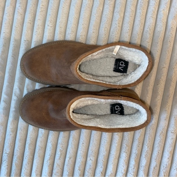 Dolce Vita Boots - Picture 4 of 7